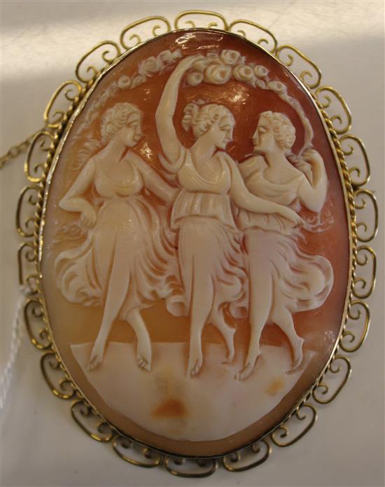 Gold framed shell cameo brooch